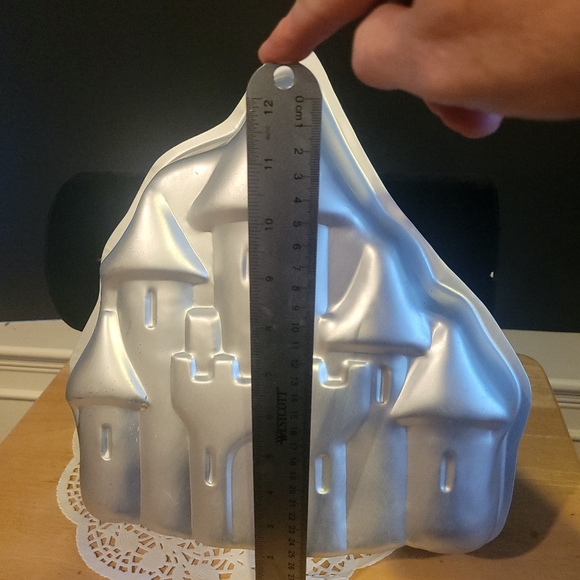 Vintage Wilton Enchanted Castle Cake Pan - Picture 5 of 7
